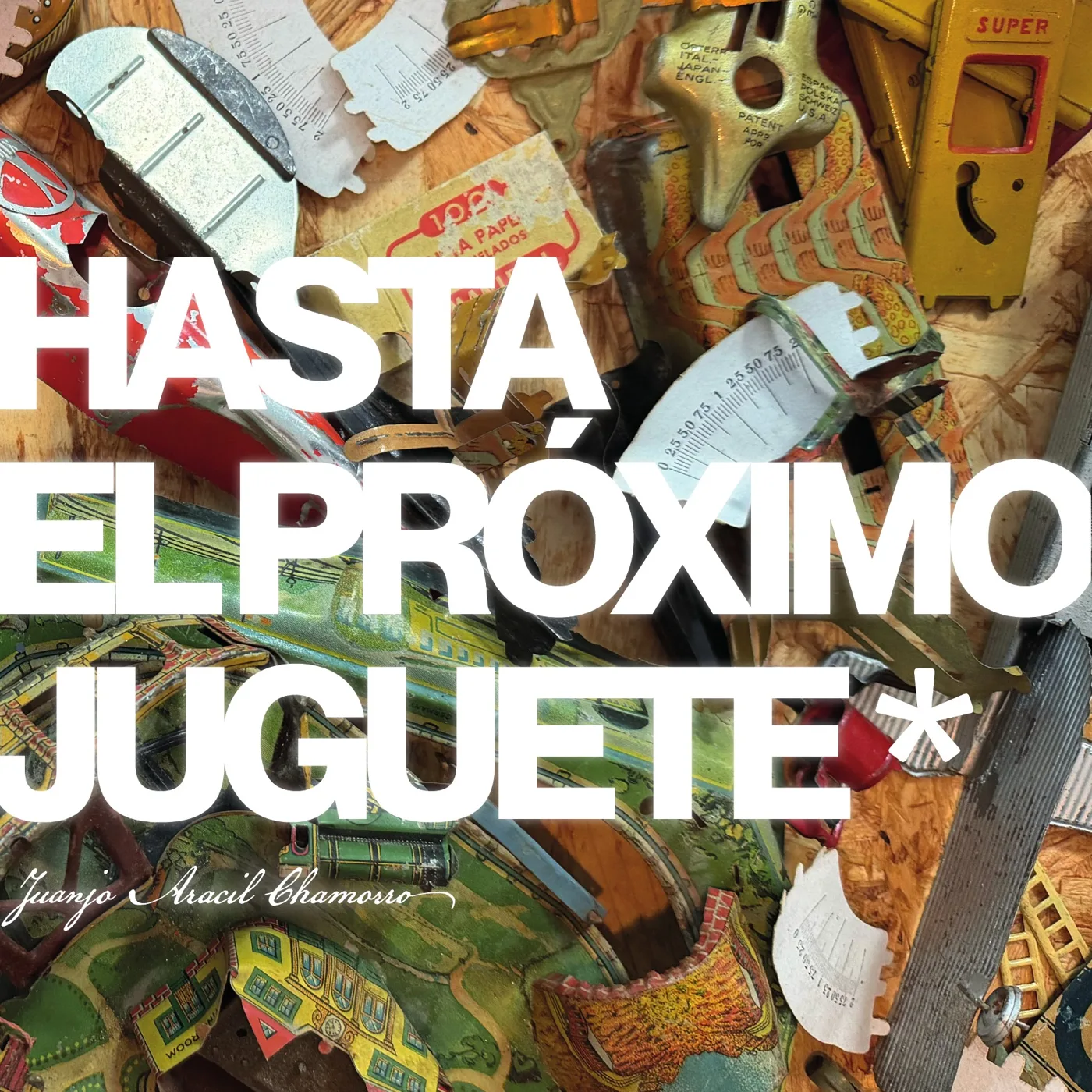 Portada del libro «Hasta el próximo juguete», con un collage de juguetes antiguos de Ibi